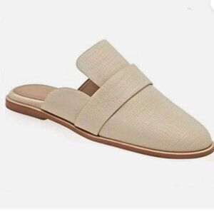 NWOT Kaanas Latvia Off White Size 7